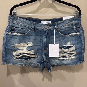 KanCan NWT mid-rise denim shorts.